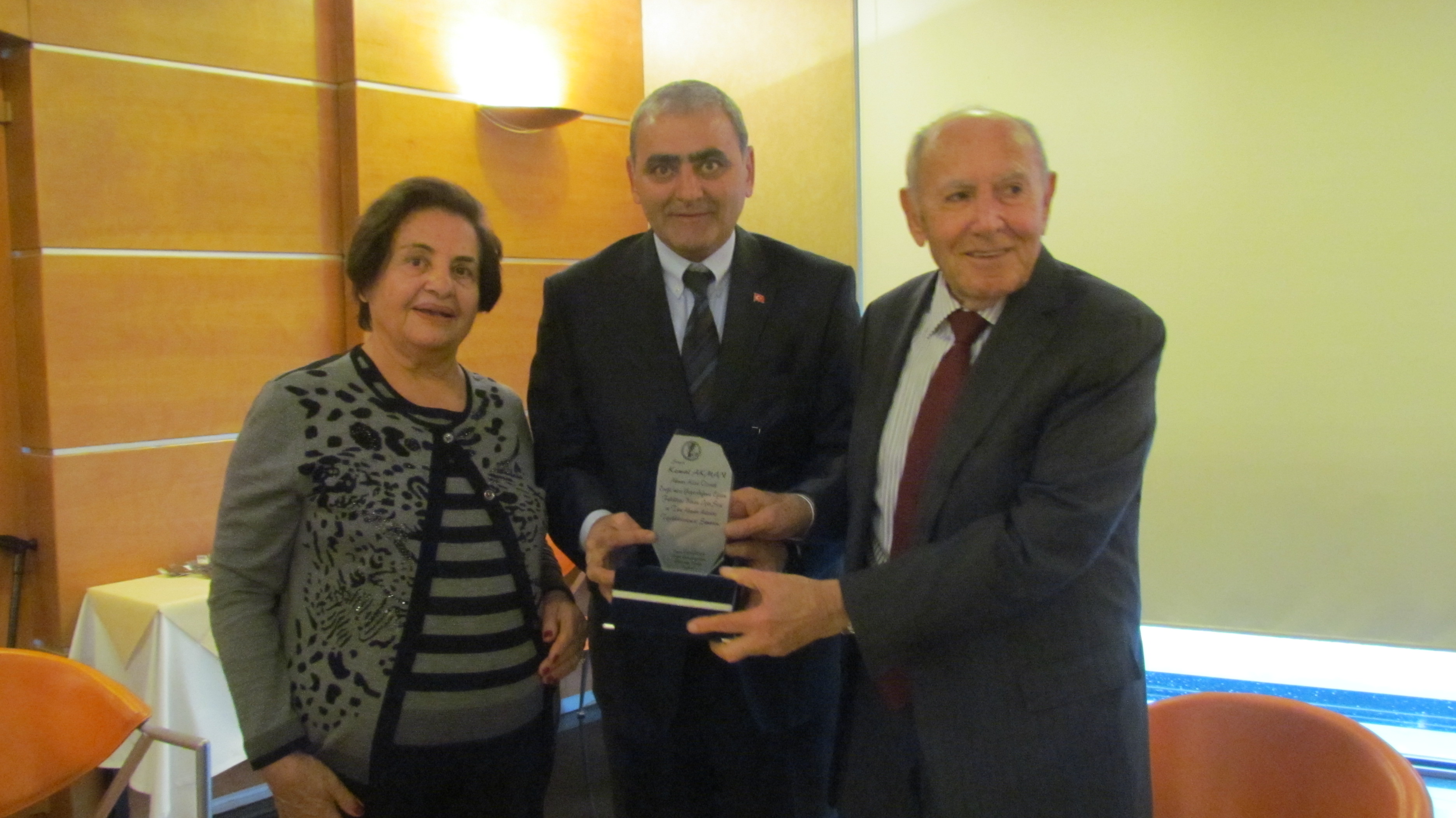 Eğitim Fakültesi Öğrencileri Kemal Akman'ı Ziyaret Etti