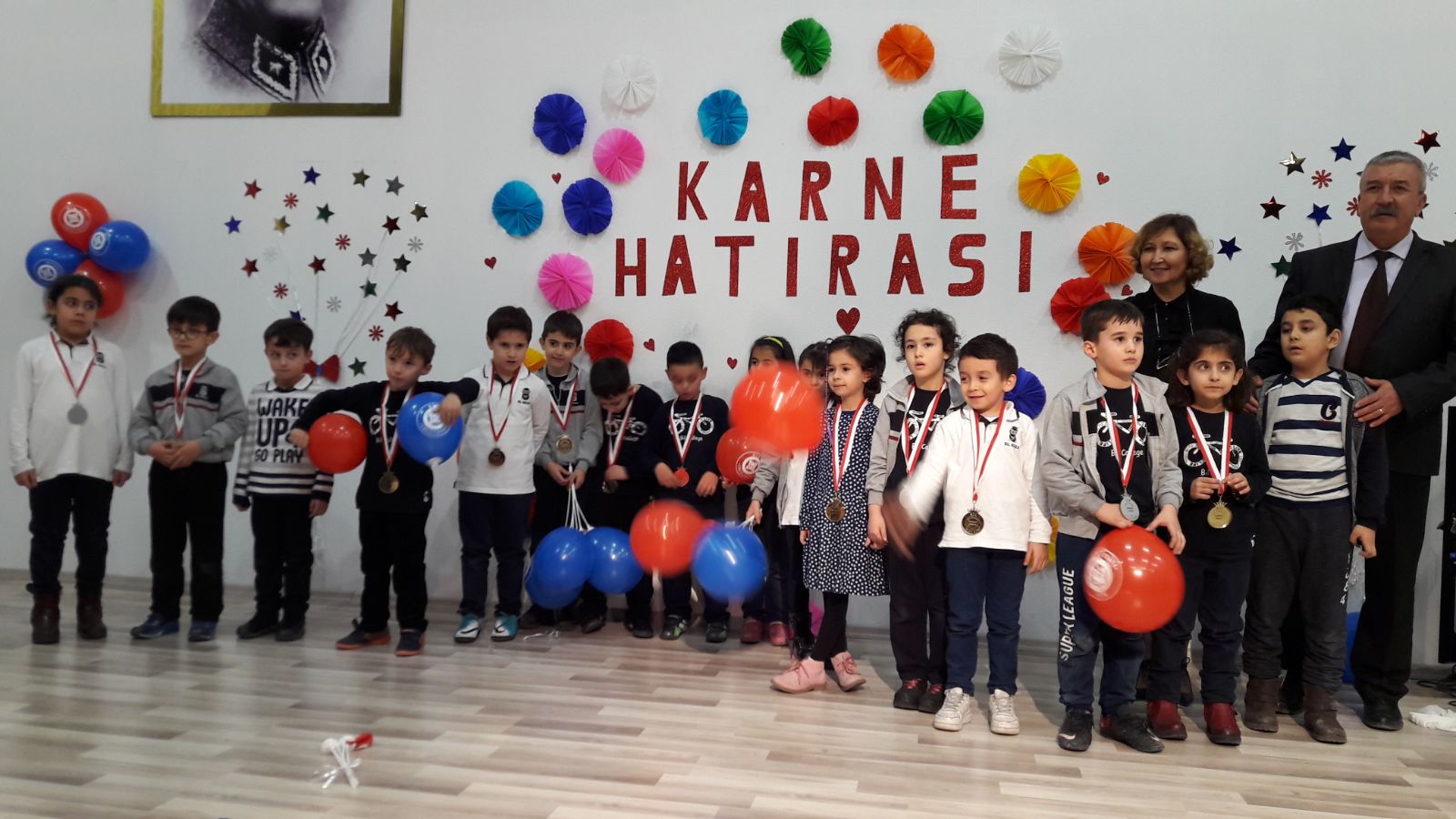 Bil Koleji 1/A Sınıfının Karne Heyecanı