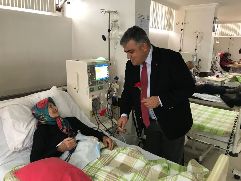 Başkan Özgüven, Diyaliz Hastalarını Ziayret Etti