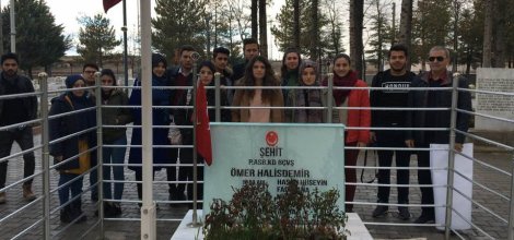 KAHRAMAN ŞEHİDİMİZİN KABRİNİ ZİYARET ETTİLER