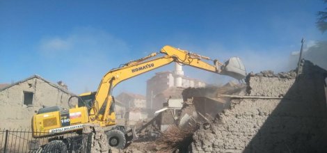 METRUK BİNALAR YIKILIYOR