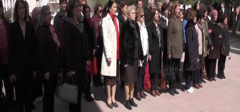 TÜRK KADINLAR BİRLİĞİ ATATÜRK ANITI'NA ÇELENK SUNDU