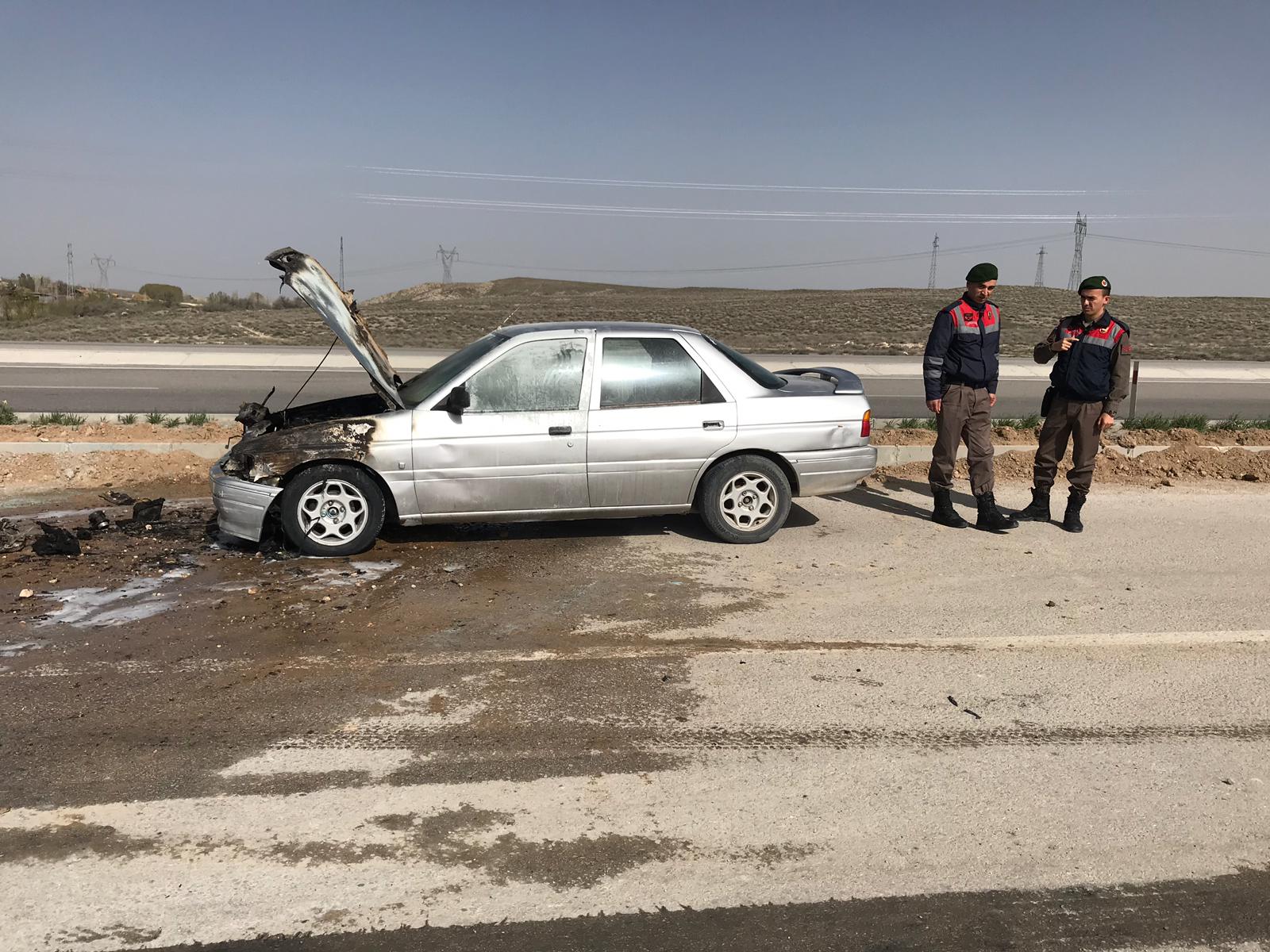 SEYİR HALİNDE Kİ OTOMOBİL ALEV ALDI