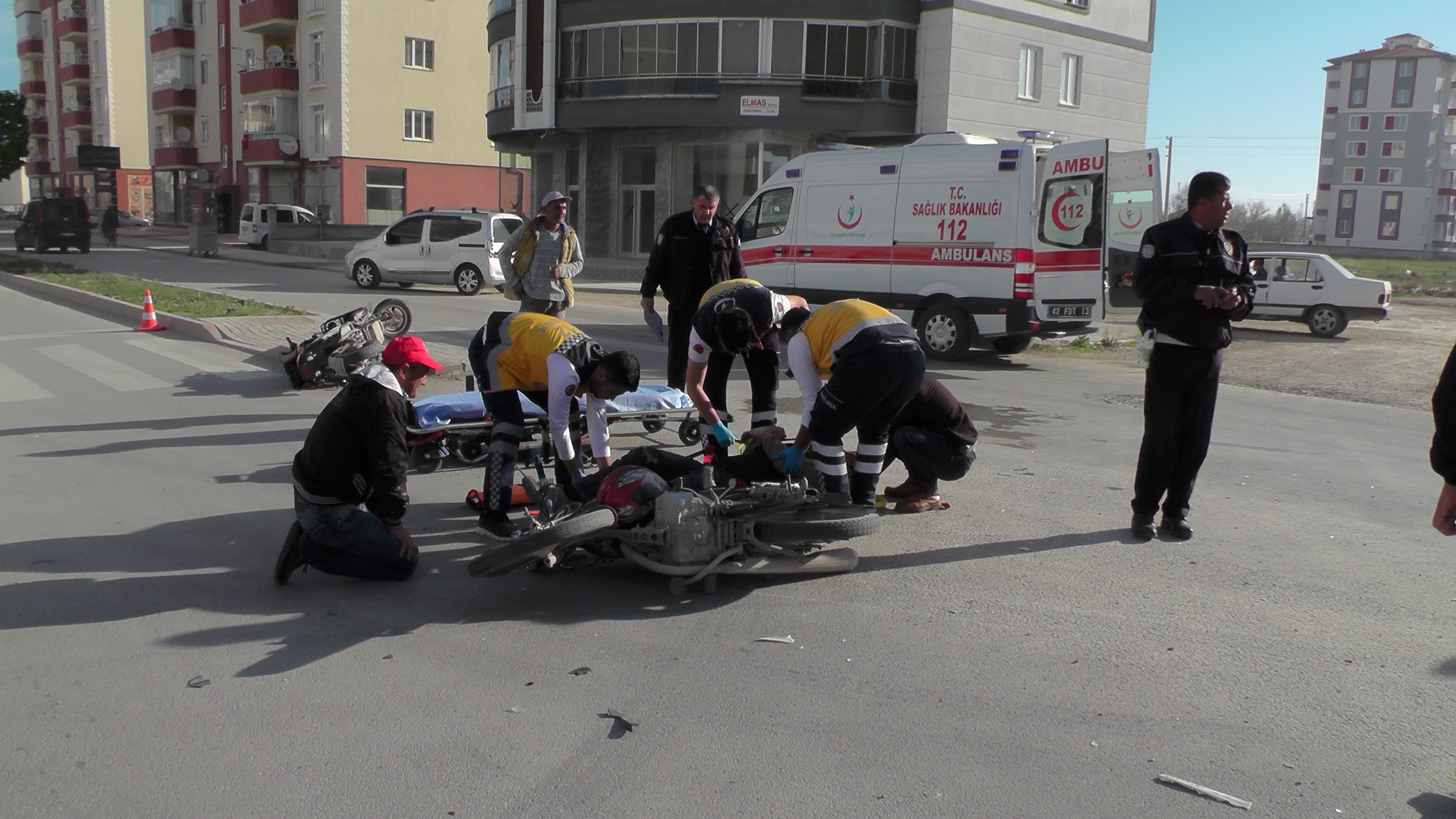 Motosiklet İle Elektrikli Bisiklet Çarpıştı: 2 Yaralı