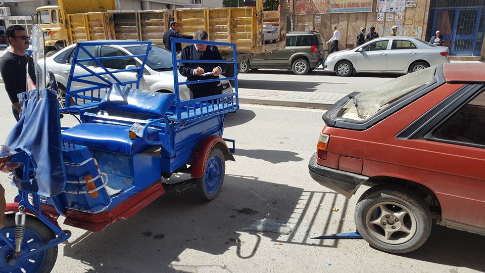 Kamyonet'in çarptığı Üç tekerli sürücüsü ağır yaralandı