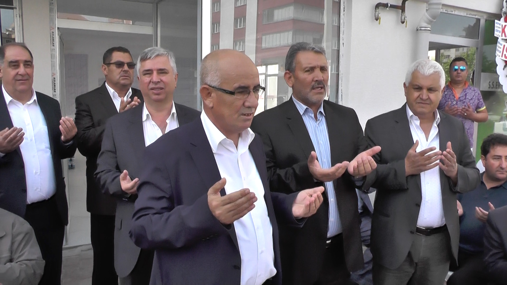 DURAN ÖZBUDAK ŞEÇİM BÜROSUNU AÇTI