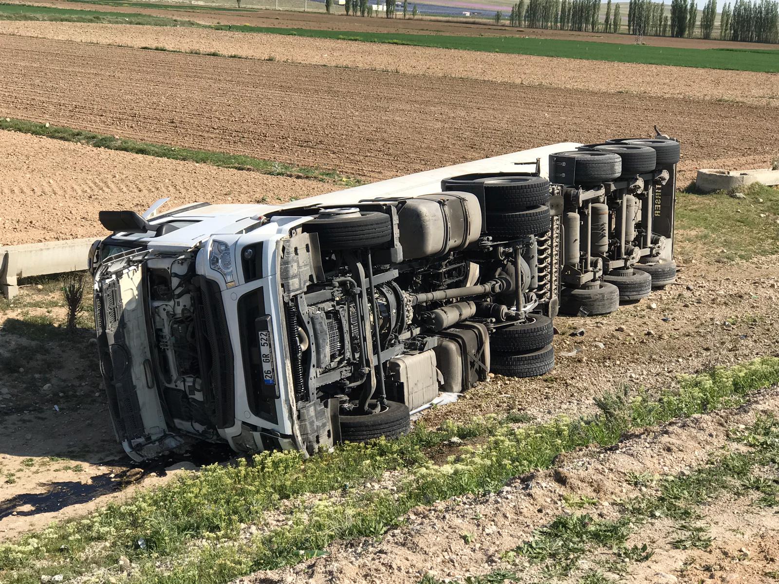 ŞARAMPOLE UÇAN TANKER SÜRÜCÜSÜ YARALANDI