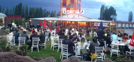 EREĞLİ ESNAFLARINDAN EKREM GÜZELSOY İFTAR YEMEĞİ VERDİ