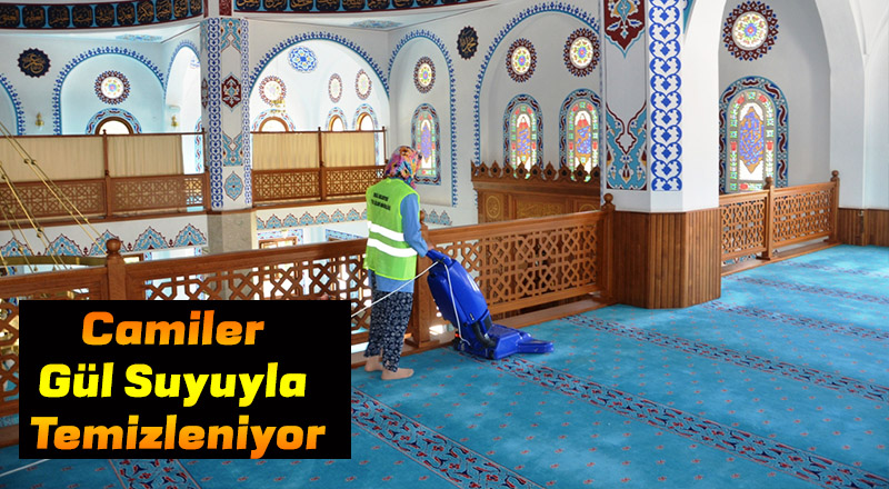 Camiler Gül Suyuyla Temizleniyor