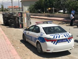 Devrilen Süt Tankerinin Sürücüsü Yaralandı