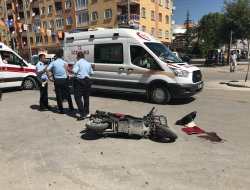 Motosiklet, elektrikli bisiklete çarptı: 3 ağır yaralı