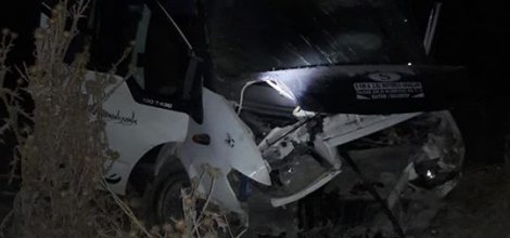 Suriyelilerin içerisinde bulunduğu minibüs devrildi: 10 yaralı