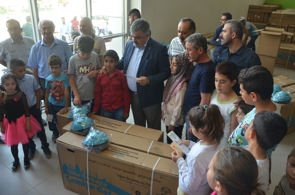 BİSİKLETLERİNE KAVUŞTULAR