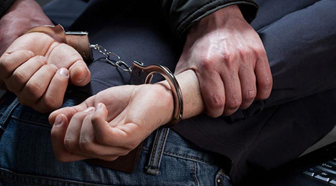 Polis Aranan 4 Şahsı Ele Geçirdi