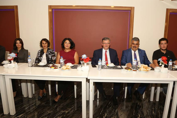 Kaymakam Yaran Onuruna Veda Yemeği Verildi