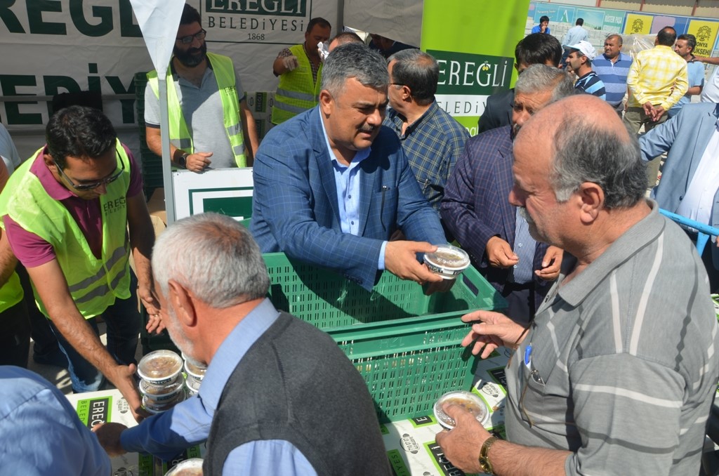 BELEDİYE’DEN VATANDAŞLARA AŞURE İKRAMI