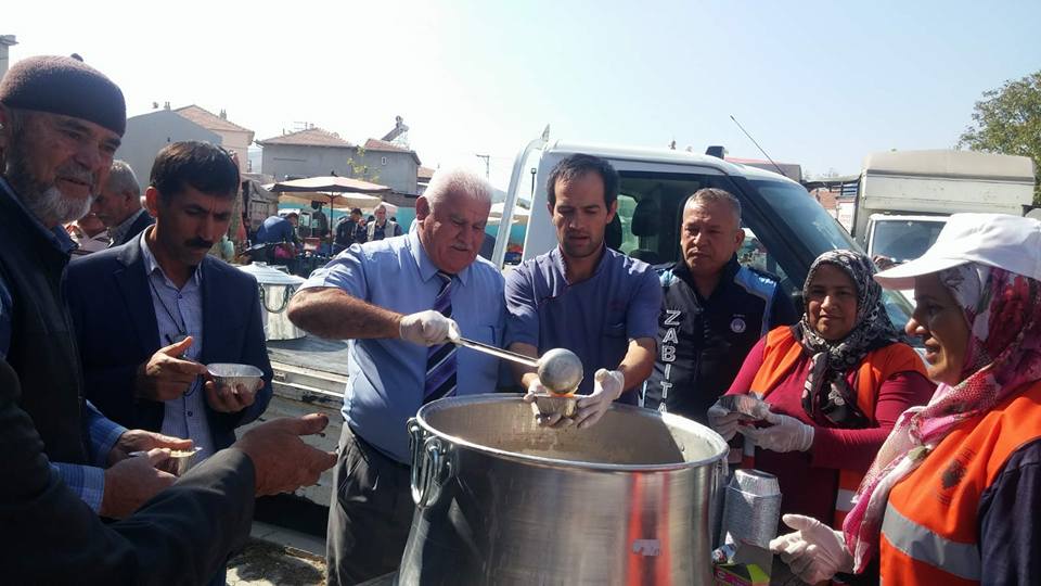 HALKAPINAR BELEDİYESİ BİN 500 KİŞİYE AŞURE DAĞITTI