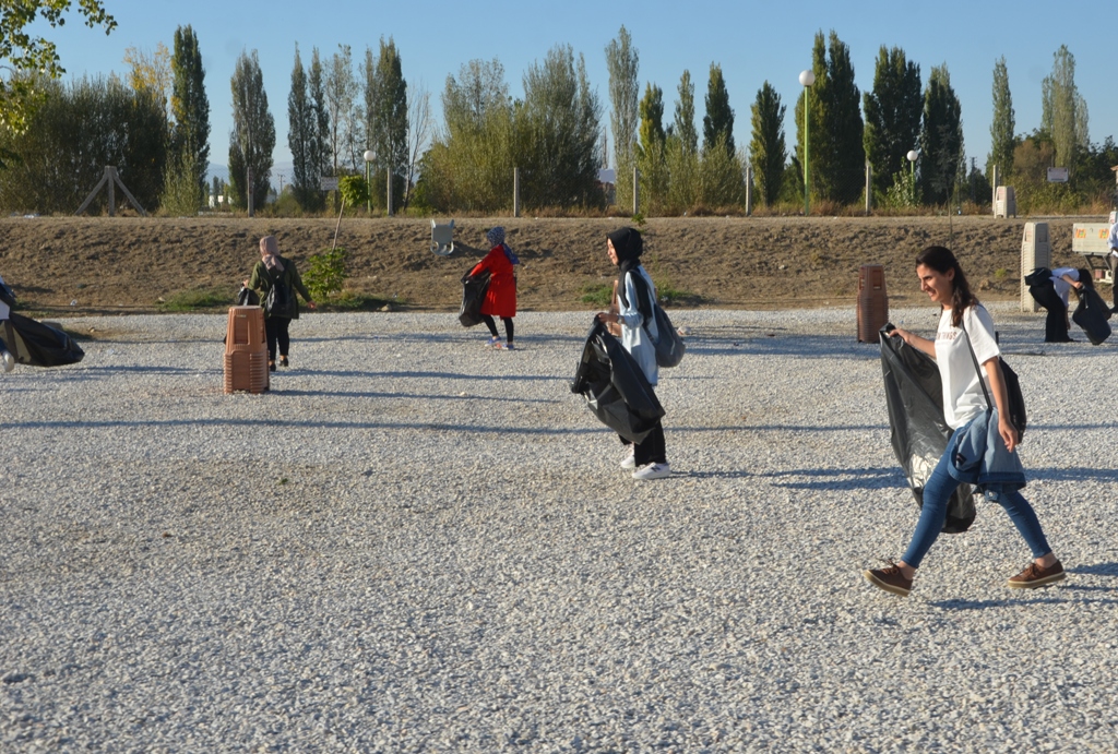 GENÇLERDEN ÖRNEK UYGULAMA