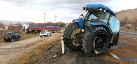 Kaza ’da Traktör İkiye Ayrıldı