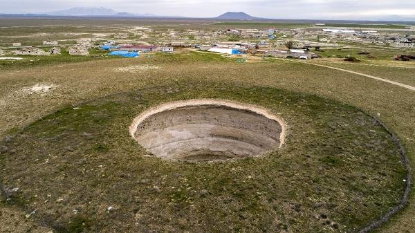 Obruklar Evleri Yutabilir