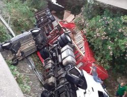 TIR ve otomobilin uçtuğu o an kamerada