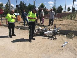 ÇARPTI DAHA SONRA KAÇTI; 2 YARALI