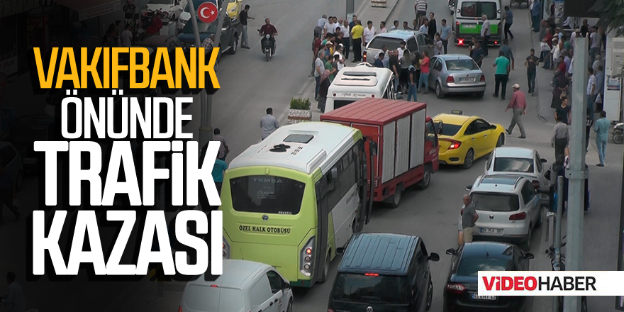 VAKIFBANK ÖNÜNDE TRAFİK KAZASI