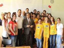 Özgüven öğrencilere hitab etti