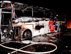 Otobüs küle döndü: