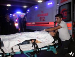 Afganlı genç, eniştesini bıçakladı