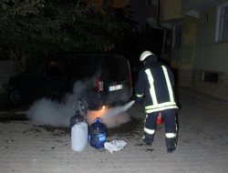 Park halindeki araç alev aldı