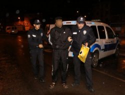 Karısını döverek öldürdü