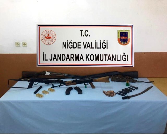 Jandarma Kalaşnikof ele geçirdi