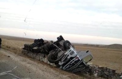 Otomobil tır ile çarpıştı: 1 ölü, 1 yaralı