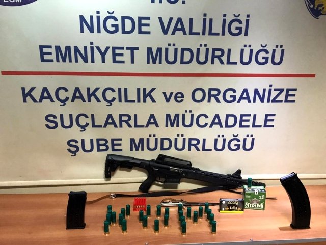 Eğlence yerinde silah ele geçirildi
