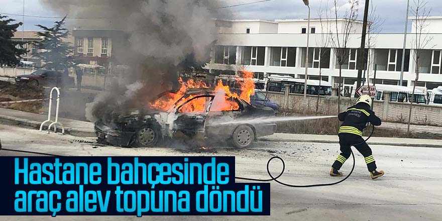 Hastane bahçesinde araç alev topuna döndü