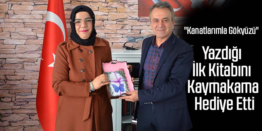 Yazdığı İlk Kitabını Kaymakama Hediye Etti