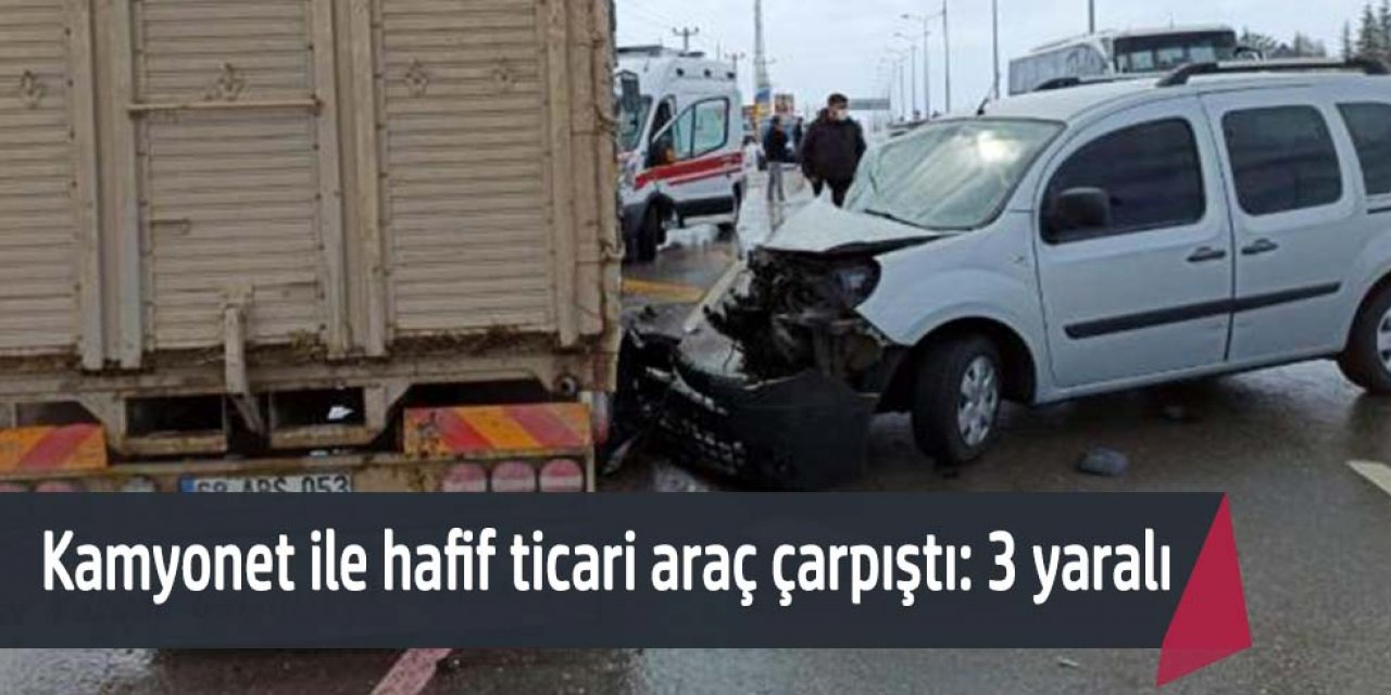 Hafif ticari araçla kamyonet çarpıştı: 3 yaralı