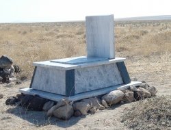 Vaarkamp’ın ailesi anıt mezar yaptırdı