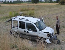 Otomobil şarampole devrildi: 3 yaralı