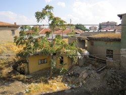 Atıl binalar tehlike oluşturuyor