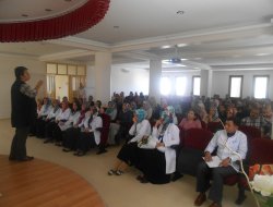 Nisan Yağmurları’ndan velilere seminer