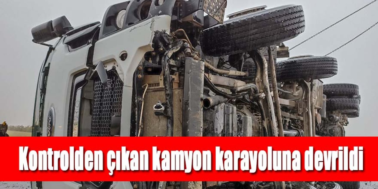 Kontrolden çıkan kamyon karayoluna devrildi
