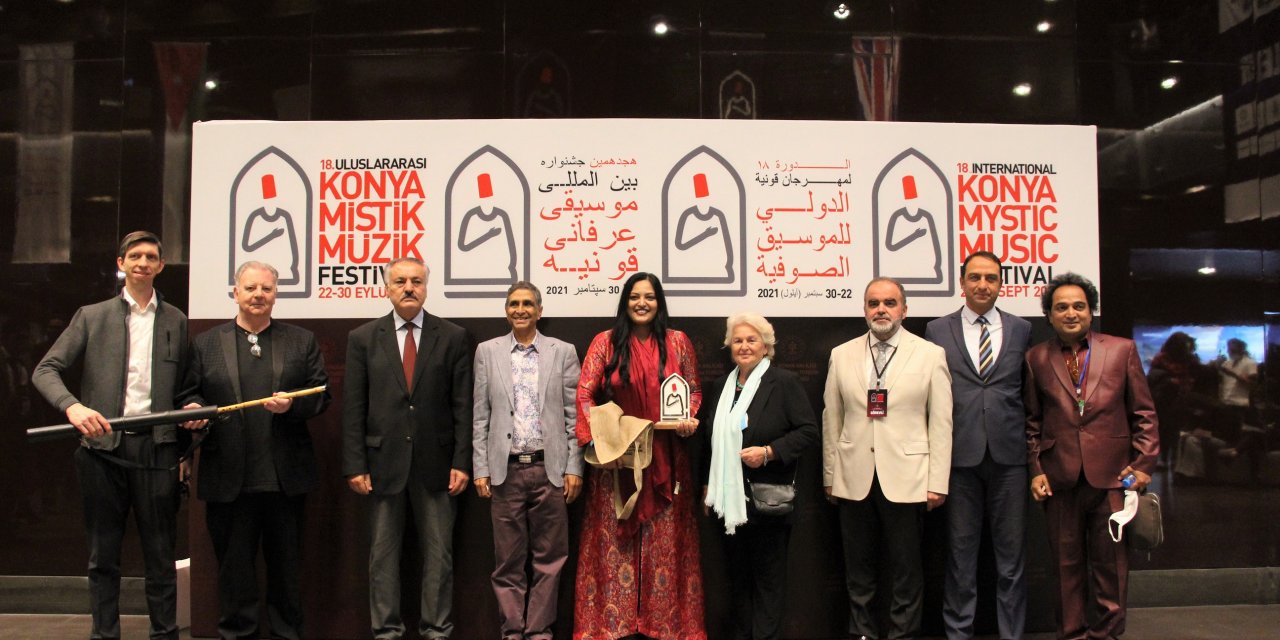 İngiliz Opera Yıldızı Saira Peter Türkçe Beste Seslendirdi