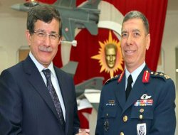 Davutoğlu, 3. Ana Jet Üssünü Ziyaret Etti