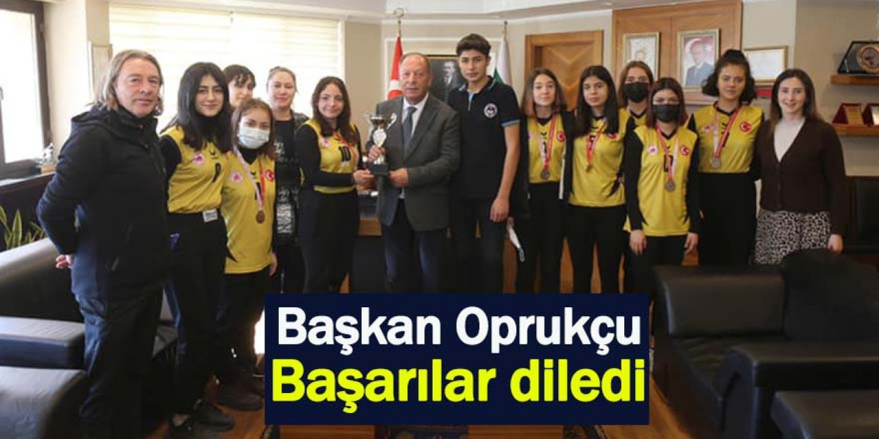 Başkan Oprukçu voleybolculara başarılar diledi