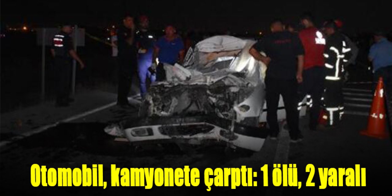Otomobil, kamyonete çarptı: 1 ölü, 2 yaralı