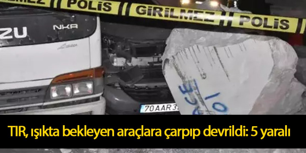 TIR, ışıkta bekleyen araçlara çarpıp devrildi: 5 yaralı