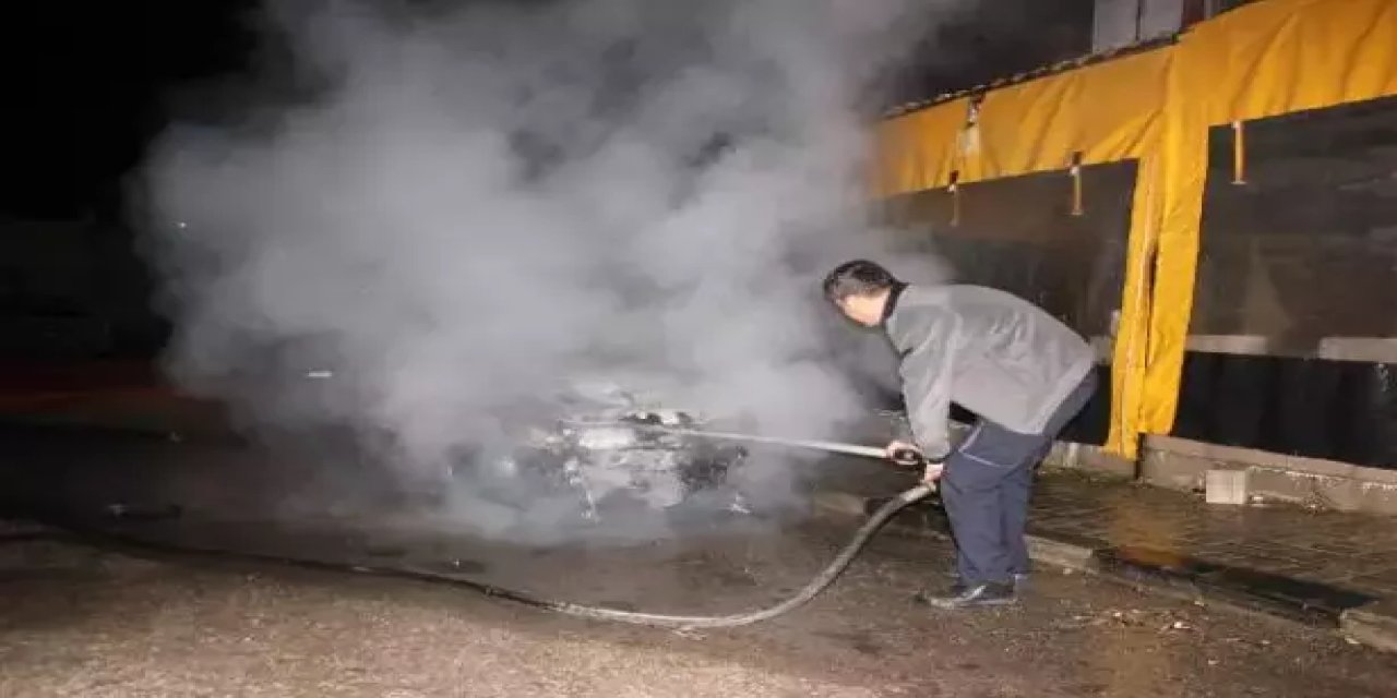 Park halindeki otomobil yandı; 'kundaklama' şüphesi