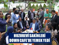 Huzurevi Sakinleri Down Cafe’de Yemek Yedi